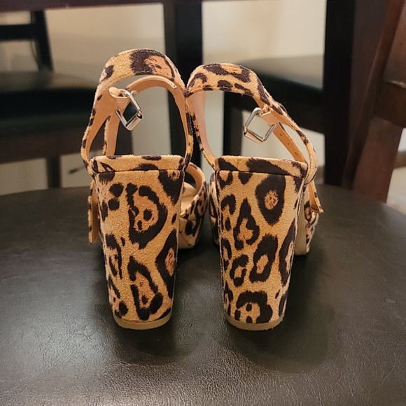 Shoes - Picture 3 of 4